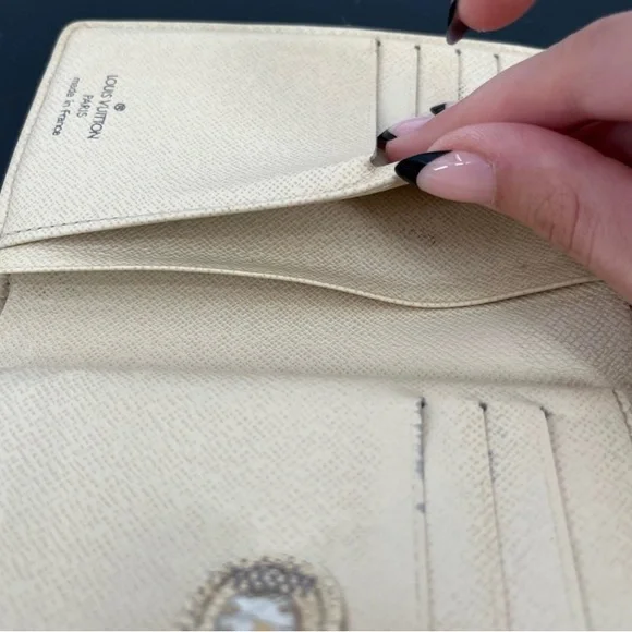 ✨Authentic Louis Vuitton White Damier Leather Wallet - Picture 6 of 11